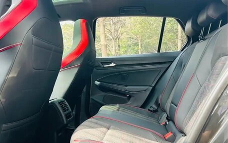 Volkswagen Golf GTI, 2022 год, 2 300 000 рублей, 10 фотография