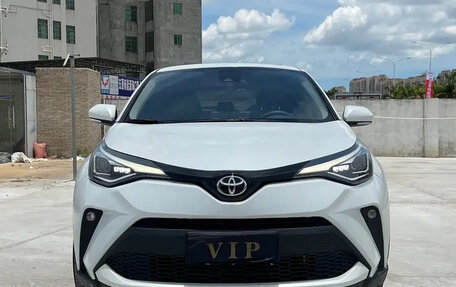 Toyota C-HR I рестайлинг, 2022 год, 1 840 000 рублей, 2 фотография