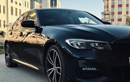 BMW 3 серия, 2019 год, 3 000 000 рублей, 21 фотография