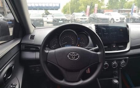 Toyota Yaris XP150 рестайлинг, 2021 год, 1 050 000 рублей, 11 фотография