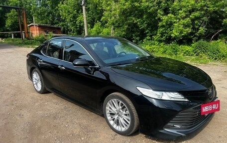 Toyota Camry, 2018 год, 2 650 000 рублей, 3 фотография