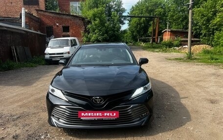 Toyota Camry, 2018 год, 2 650 000 рублей, 2 фотография