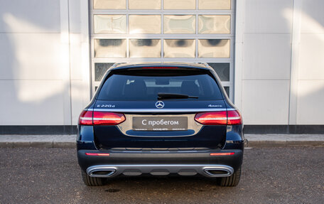 Mercedes-Benz E-Класс, 2019 год, 3 320 000 рублей, 4 фотография