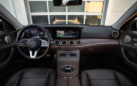 Mercedes-Benz E-Класс, 2019 год, 3 320 000 рублей, 15 фотография
