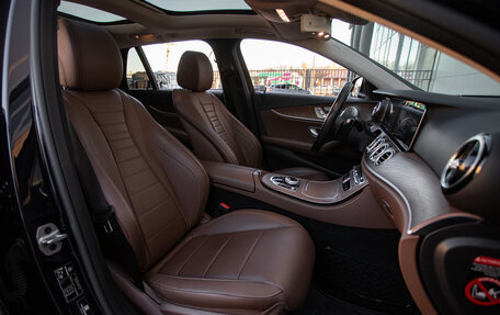 Mercedes-Benz E-Класс, 2019 год, 3 320 000 рублей, 13 фотография