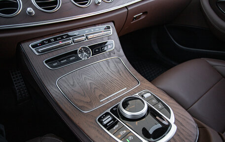 Mercedes-Benz E-Класс, 2019 год, 3 320 000 рублей, 19 фотография
