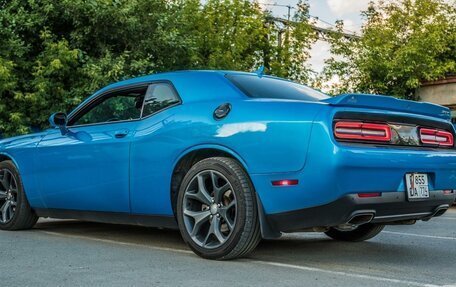 Dodge Challenger III рестайлинг 2, 2016 год, 2 800 000 рублей, 2 фотография
