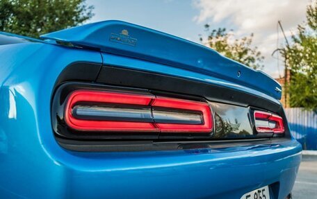 Dodge Challenger III рестайлинг 2, 2016 год, 2 800 000 рублей, 5 фотография