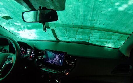 Hyundai Solaris II рестайлинг, 2020 год, 900 000 рублей, 5 фотография