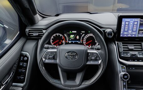 Toyota Land Cruiser, 2024 год, 26 000 000 рублей, 18 фотография