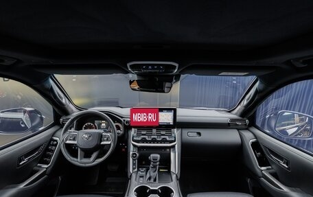 Toyota Land Cruiser, 2024 год, 26 000 000 рублей, 16 фотография