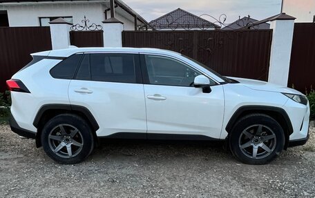 Toyota RAV4, 2020 год, 3 200 000 рублей, 4 фотография