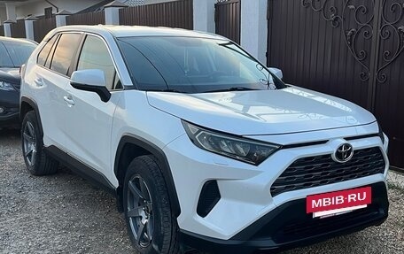 Toyota RAV4, 2020 год, 3 200 000 рублей, 5 фотография