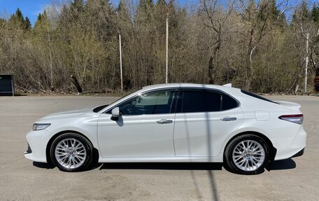Toyota Camry, 2018 год, 2 590 000 рублей, 4 фотография