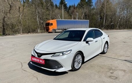 Toyota Camry, 2018 год, 2 590 000 рублей, 3 фотография