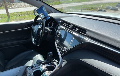 Toyota Camry, 2018 год, 2 590 000 рублей, 17 фотография