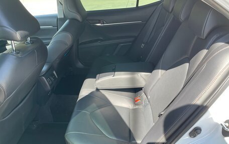 Toyota Camry, 2018 год, 2 590 000 рублей, 14 фотография