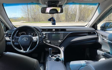 Toyota Camry, 2018 год, 2 590 000 рублей, 15 фотография