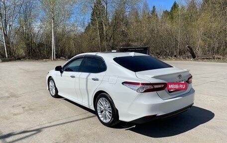 Toyota Camry, 2018 год, 2 590 000 рублей, 5 фотография