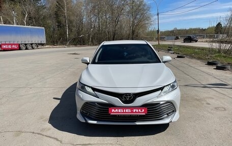 Toyota Camry, 2018 год, 2 590 000 рублей, 2 фотография