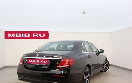 Mercedes-Benz E-Класс, 2020 год, 3 990 000 рублей, 2 фотография