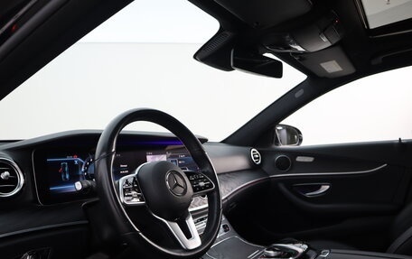 Mercedes-Benz E-Класс, 2020 год, 3 990 000 рублей, 10 фотография