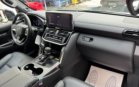 Toyota Land Cruiser, 2025 год, 13 100 000 рублей, 29 фотография