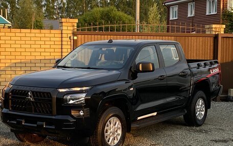 Mitsubishi L200, 2024 год, 4 349 999 рублей, 4 фотография