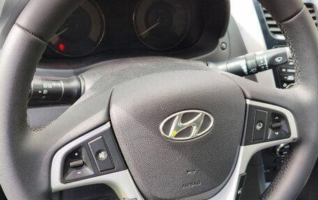 Hyundai Solaris II рестайлинг, 2011 год, 890 000 рублей, 3 фотография