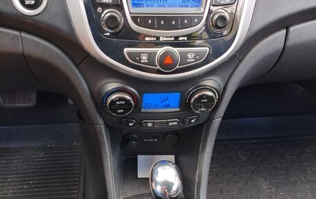 Hyundai Solaris II рестайлинг, 2011 год, 890 000 рублей, 6 фотография