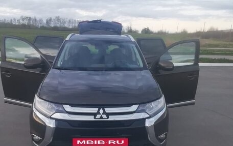 Mitsubishi Outlander III рестайлинг 3, 2017 год, 1 920 000 рублей, 2 фотография