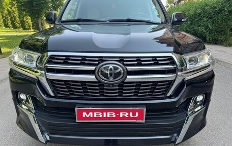Toyota Land Cruiser 200, 2016 год, 5 700 000 рублей, 1 фотография