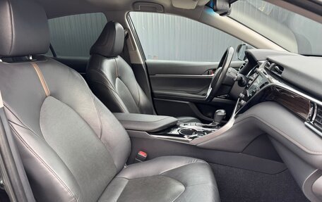 Toyota Camry, 2018 год, 2 600 000 рублей, 7 фотография