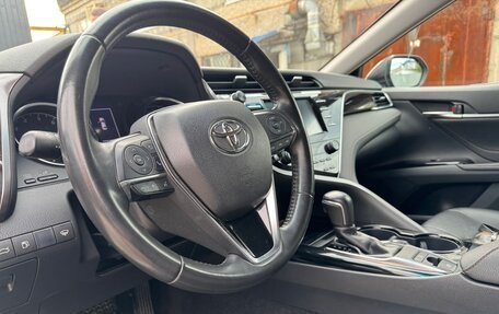 Toyota Camry, 2018 год, 2 600 000 рублей, 11 фотография