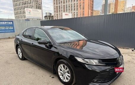 Toyota Camry, 2018 год, 2 600 000 рублей, 9 фотография