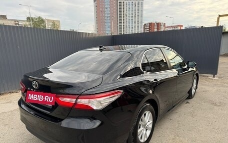 Toyota Camry, 2018 год, 2 600 000 рублей, 6 фотография