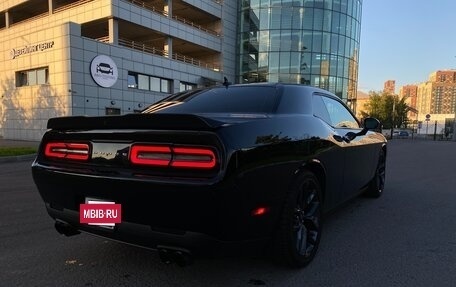 Dodge Challenger III рестайлинг 2, 2018 год, 4 200 000 рублей, 3 фотография