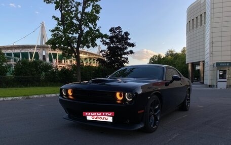 Dodge Challenger III рестайлинг 2, 2018 год, 4 200 000 рублей, 2 фотография