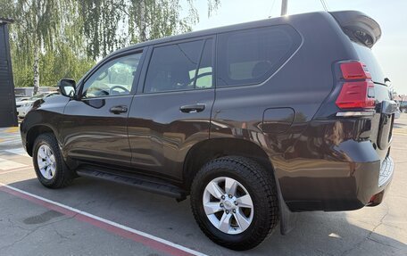 Toyota Land Cruiser Prado 150 рестайлинг 2, 2017 год, 4 400 000 рублей, 6 фотография