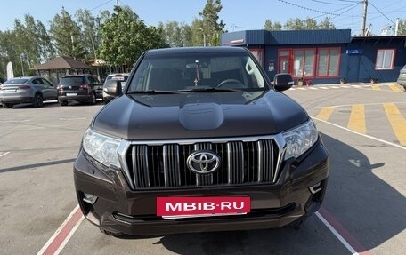 Toyota Land Cruiser Prado 150 рестайлинг 2, 2017 год, 4 400 000 рублей, 2 фотография