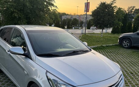 Hyundai Solaris II рестайлинг, 2014 год, 1 100 000 рублей, 2 фотография