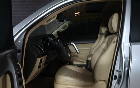 Toyota Land Cruiser Prado 150 рестайлинг 2, 2017 год, 4 895 000 рублей, 9 фотография