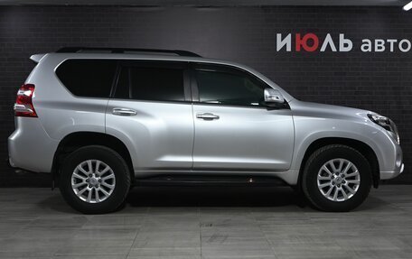 Toyota Land Cruiser Prado 150 рестайлинг 2, 2017 год, 4 895 000 рублей, 8 фотография