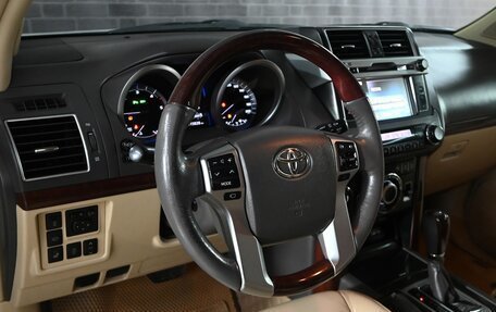 Toyota Land Cruiser Prado 150 рестайлинг 2, 2017 год, 4 895 000 рублей, 12 фотография