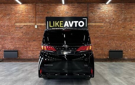 Toyota Alphard, 2023 год, 12 192 783 рублей, 3 фотография