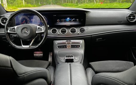 Mercedes-Benz E-Класс, 2018 год, 2 500 000 рублей, 11 фотография