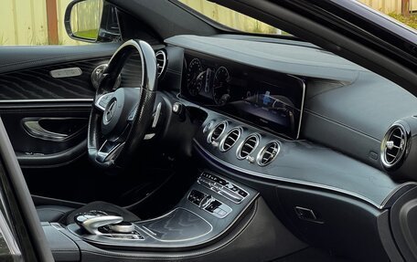 Mercedes-Benz E-Класс, 2018 год, 2 500 000 рублей, 14 фотография
