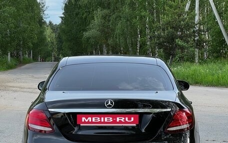 Mercedes-Benz E-Класс, 2018 год, 2 500 000 рублей, 5 фотография