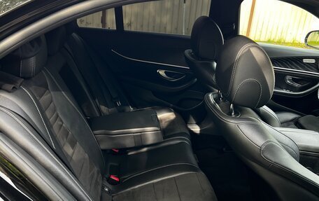 Mercedes-Benz E-Класс, 2018 год, 2 500 000 рублей, 17 фотография