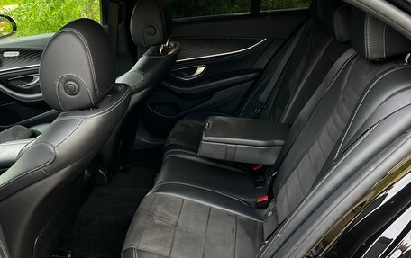Mercedes-Benz E-Класс, 2018 год, 2 500 000 рублей, 18 фотография